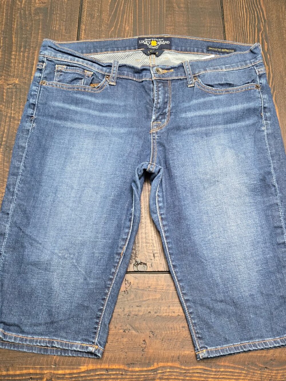 Lucky Brand Brigitte Bermuda Shorts Womens 14/32 Medium Wash Stretch Denim EUC